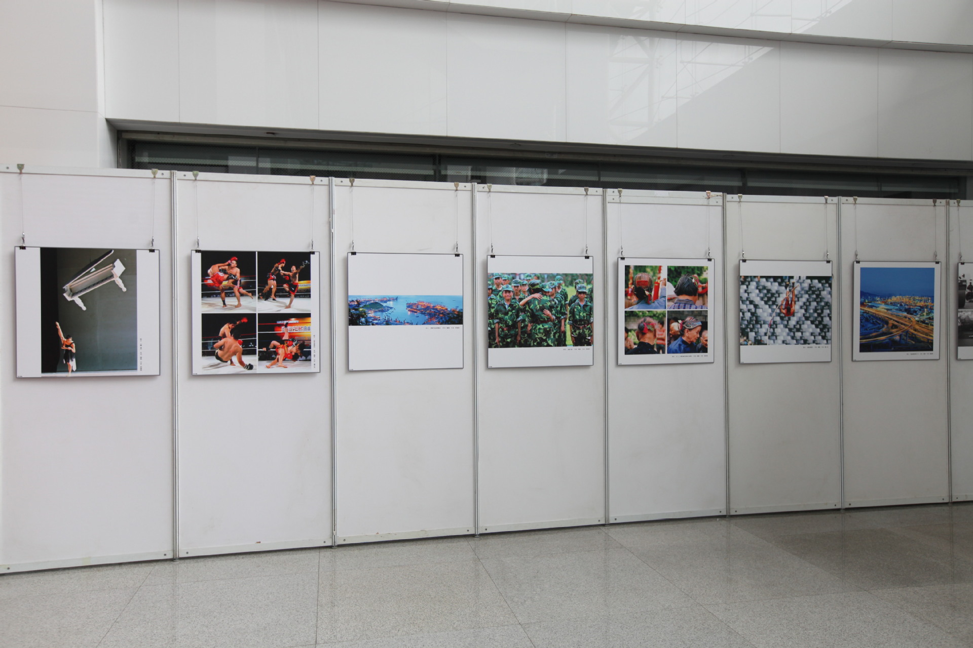 【汽车八棱柱展板,写真贴画宣传展板,广告展览展板,带底盘支撑展板】